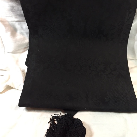 Table runner - Picture 2 of 2